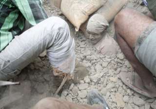 indian air force rescues 550 indians from quake... indian air force rescues 550 indians from quake...