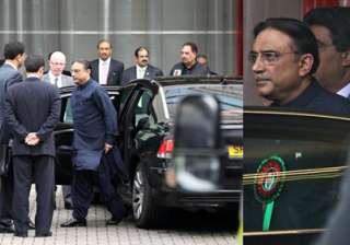 pakistani man throws shoes at zardari in uk -... pakistani man throws shoes at zardari in uk -...