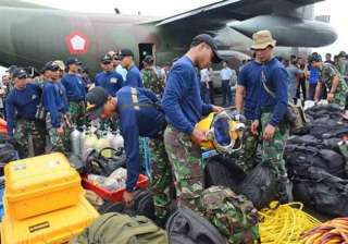divers being sent to examine airasia wreckage -... divers being sent to examine airasia wreckage -...