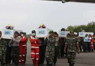 airasia crash rescuers find 30 bodies focus on 5... airasia crash rescuers find 30 bodies focus on 5...