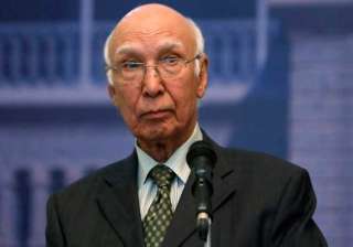 top pakistani official urges india to resume... top pakistani official urges india to resume...