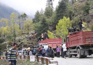 china evacuates people from quake hit tibetan... china evacuates people from quake hit tibetan...
