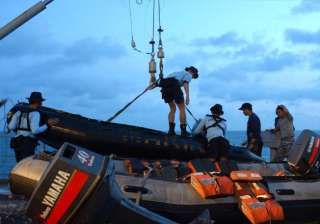 airasia crash search personnel fail to lift plane... airasia crash search personnel fail to lift plane...