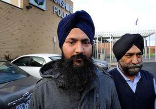 indian sikh cab drivers beaten up robbed in... indian sikh cab drivers beaten up robbed in...