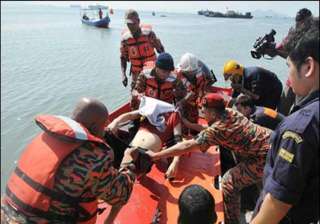 66 indonesians missing after boat sinks off... 66 indonesians missing after boat sinks off...