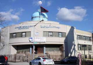 ny police steps up security around temple islamic... ny police steps up security around temple islamic...