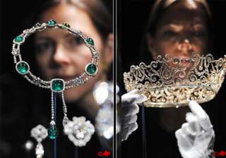 queen s delhi durbar tiara displayed in london... queen s delhi durbar tiara displayed in london...