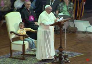 little boy sits in pope s chair steals the show -... little boy sits in pope s chair steals the show -...