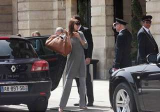 pregnant carla bruni tries to hide her bulging... pregnant carla bruni tries to hide her bulging...