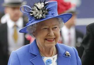 queen elizabeth gets emotional over diamond... queen elizabeth gets emotional over diamond...