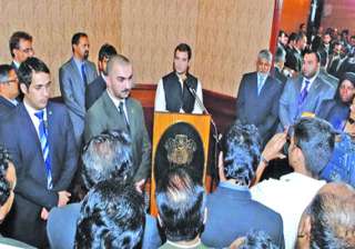 rahul gandhi meets indian diaspora in kuwait -... rahul gandhi meets indian diaspora in kuwait -...