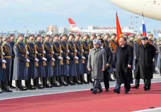 red carpet welcome for manmohan singh as he... red carpet welcome for manmohan singh as he...