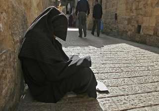 saudi beggar dies leaving million dollar fortune... saudi beggar dies leaving million dollar fortune...
