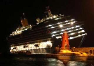 six killed 4 000 passengers rescued after... six killed 4 000 passengers rescued after...