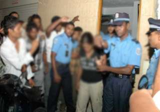 sri lanka raid news website office nine arrested... sri lanka raid news website office nine arrested...