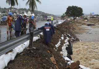 storm weakens off mexico coast still rain threat... storm weakens off mexico coast still rain threat...