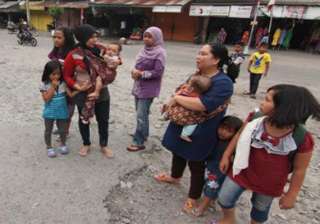 strong earthquake shakes indonesia - India TV strong earthquake shakes indonesia - India TV