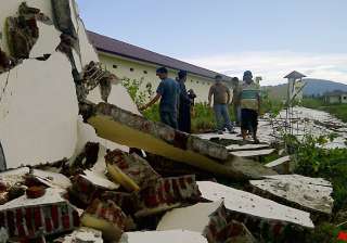 strong indonesian quakes creates panic but no... strong indonesian quakes creates panic but no...