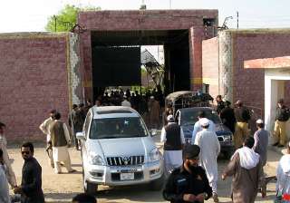 pak taliban free 400 prisoners in jail attack -... pak taliban free 400 prisoners in jail attack -...
