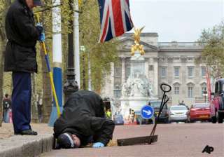 terror threat police gear up for royal wedding -... terror threat police gear up for royal wedding -...