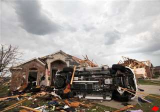 tornaodoes rip through dallas fort worth - India... tornaodoes rip through dallas fort worth - India...