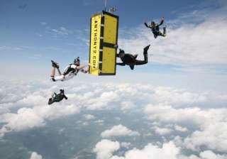 u.s. escape artist pulls off locked coffin... u.s. escape artist pulls off locked coffin...
