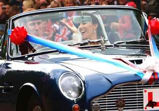 william kate leave for honeymoon at undisclosed... william kate leave for honeymoon at undisclosed...