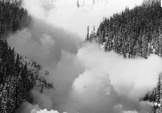 avalanche hits pak army 100 soldiers killed -... avalanche hits pak army 100 soldiers killed -...