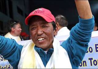 51 year old scales mt everest for 21st time -... 51 year old scales mt everest for 21st time -...