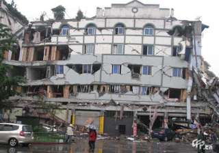 4 killed 100 injured as moderate quake jolts... 4 killed 100 injured as moderate quake jolts...