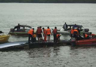 110 rescued 90 still missing after boat capsizes... 110 rescued 90 still missing after boat capsizes...