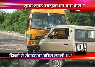 7 kids hurt as two school vehicles collide -... 7 kids hurt as two school vehicles collide -...