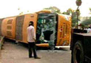 10 school children injured in delhi road accident... 10 school children injured in delhi road accident...