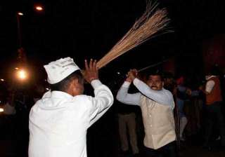 bjp aap clash delhi court releases 14 aap... bjp aap clash delhi court releases 14 aap...