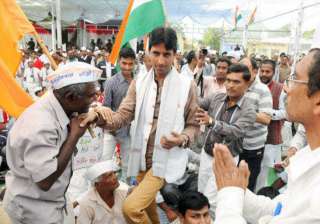 aap leader kumar vishwas several supporters... aap leader kumar vishwas several supporters...