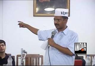 aap workers rescue maid from being abducted in... aap workers rescue maid from being abducted in...