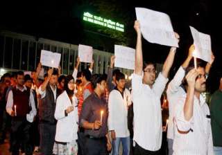 aiims resident doctors hold candle march - India... aiims resident doctors hold candle march - India...