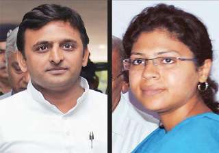 akhilesh govt transferred 800 ias officers in 16... akhilesh govt transferred 800 ias officers in 16...