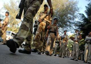alert cisf jawans catch laptop thieves at indian... alert cisf jawans catch laptop thieves at indian...