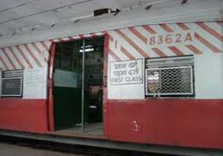 american girl robbed stabbed inside churchgate... american girl robbed stabbed inside churchgate...