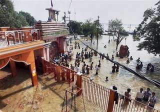 army called in to repair breach as ganga flood... army called in to repair breach as ganga flood...