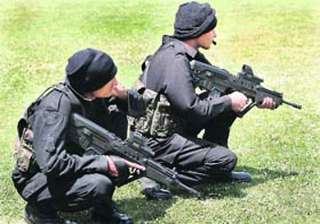 army deploys para commandos to flush out pak... army deploys para commandos to flush out pak...