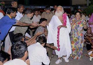 asaram employees fail to appear before police for... asaram employees fail to appear before police for...