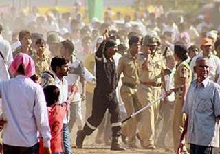 asaram s supporters attack media in jodhpur six... asaram s supporters attack media in jodhpur six...