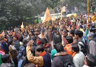 ayodhya police use water cannon as vhp bajrang... ayodhya police use water cannon as vhp bajrang...