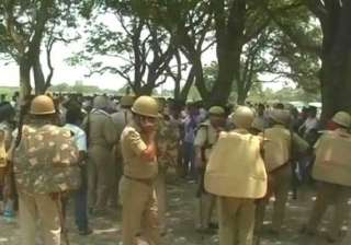 badaun rape victims families say they are not... badaun rape victims families say they are not...