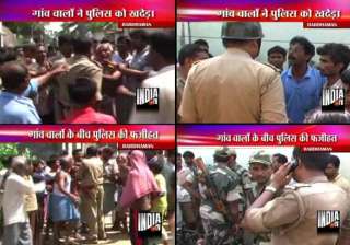 bengal villagers bash up policemen - India TV bengal villagers bash up policemen - India TV