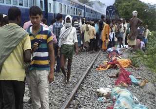 bihar train mishap railway minister blames state... bihar train mishap railway minister blames state...