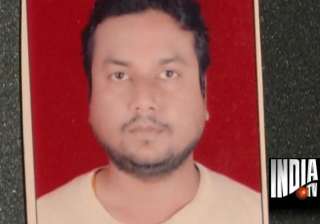 callous delhi policemen squabble as man crushed... callous delhi policemen squabble as man crushed...