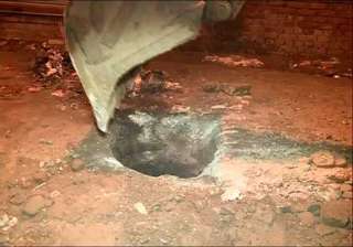 child dies after falling into sewer in delhi -... child dies after falling into sewer in delhi -...